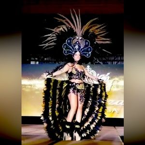 Very detail with real feathers, designed by Vanessa Barba a well known designer!